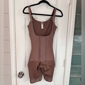 OGEE FAJA COMPRESSION GARMENT SIZE MEDIUM